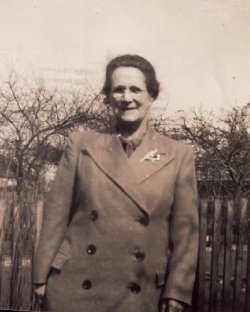 This is my lovely grandmother in
                                the garden of 74 Shrewsbury Lane. As my
                                father was a career soldier, we
                                frequently moved around the country and
                                abroad joining my father wherever he was
                                posted. I loved visiting my grandmother,
                                her home was familiar and welcoming. She
                                remained at this address for the rest of
                                her life. She died in 1956. I haven't
                                been back to Woolwich since.