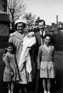 Jean with Alf Wright and Linda (Left) Heather (Right) and Brian
